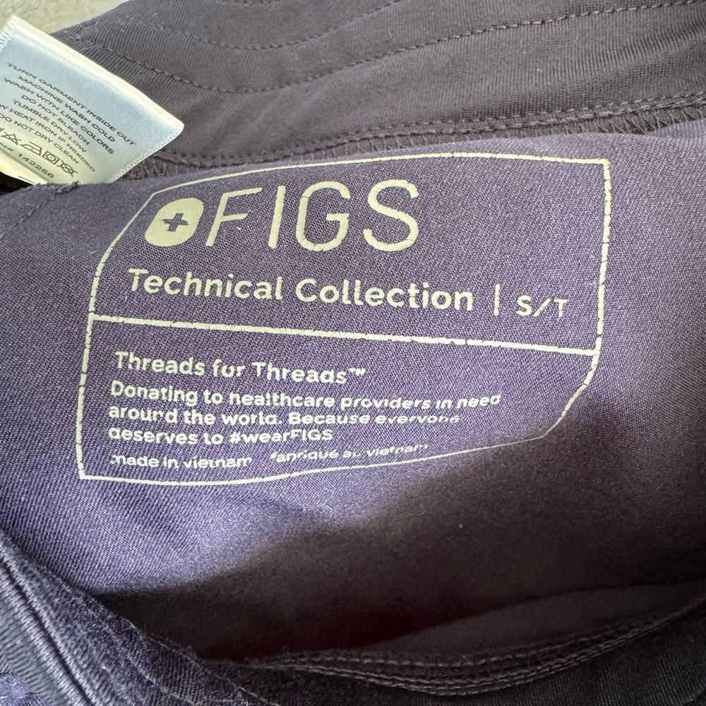 Figs Navy Scrub Set - Picture 6 of 7
